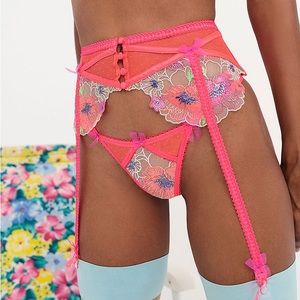 NWT Victoria’s Secret For Love & Lemons Shimmer Zinnia Embroidery Garter Belt